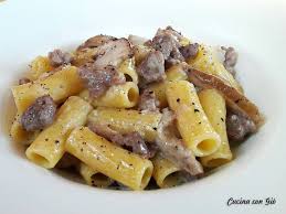 Pasta Porcini E Salsiccia Con Crema Di Caciocavallo Cucina Con Gio Ricette Ricette Di Cucina Primi Piatti Di Pasta