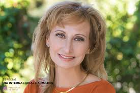 Entrevista Com a Dra. Rosaly Lopes: Primeira Mulher e Brasileira Editora  Chefe do Importante Journal Icarus