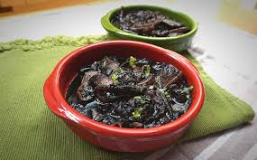 Unos buenos calamares en su tinta, frescos y bien cocinados son uno de los exquisitos manjares que el mar nos ofrece. Calamares En Su Tinta Calamares Negros