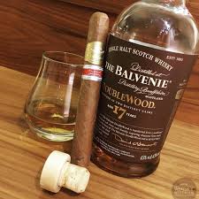 Pin By Corvus Marinus On Cigar And Liquor Whisky Cigars Cuban Cigars
