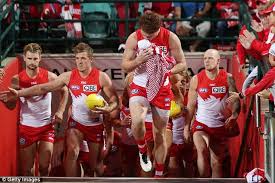Amie rohan and gary had three children together, namely, bella and twin daughters willow and sadie. Touching Moment Footy Star Gary Rohan Runs On To The Field With His Tiny Daughter Bella Daily Mail Online