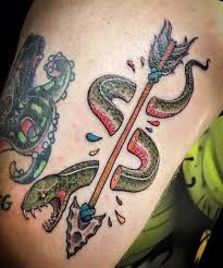Tattoo this is based on the old political cartoon by ben franklin from the late 18th century in the time just before the american revolution. Floodtattoo Join Or Die Joinordie Civilwar Snake Divide Blood Color Neotraditional Illustrative Realism Snaketattoo