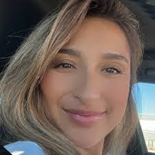 Lauren Donohoe's Instagram, Twitter & Facebook