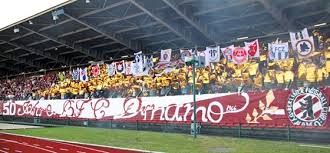 The sports club offered a wide spectrum of competitive athletic activities, including track and field, football, swimming, gymnastics, fencing, rowing, boxing and ice skating. Bfc Dynamo Vs Hamburger Sv Eine Ordentliche Prise Ec Atmosphare Im Jahn Sportpark Turus Net Magazin