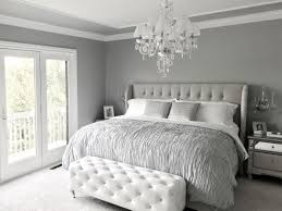 Graue Bettdecke Graue Kissen Welche Farbe Passt Zu Grau Weisser Teppich Schlafzimmer Schlafzimmer Gestalten Graues Schlafzimmer