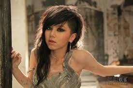 05a0daf0c06d9cabc82a4e0a9bbc03dd Jpg 720 480 Pixels Long Hair Shaved Sides Shaved Side Hairstyles Half Shaved Hair