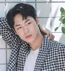 Güçlü Kadınlar Genç Erkekleri Seçer