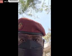 🚨🚨 ALERT 🚨🚨 🚨 Military snatches phone from Journalist Sheila Wilson 🚨  A soldier assigned to guard the Presidency of the Republic has just  snatched the cell phone from a journalist from