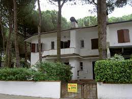 Questo grazioso trilocale si trova al quarto piano di cinque servito da ascensore ed è composta da sala con angolo cottura discreto e molto. Villa A Comacchio In Via Bramante Lido Di Spina Lido Di Spina 3 Locali 55 Mq Pcase It