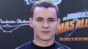 We are a fan account of arón piper (ander on élite and iago on el desorden que dejas). So Heiss Ist Netflix Elite Star Aron Piper Als Oben Ohne Dj Promiflash De