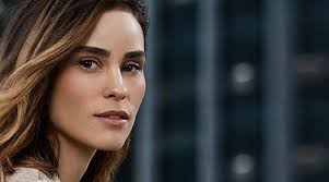 Tips to get rid of frizzy hair fast and naturally. 5 Tips To Reduce Frizz In Wavy Hair