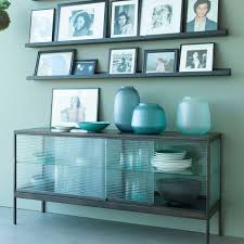 Etagere Porte Cadre 12 Idees Deco Pour Tableaux Parement Mural Buffet Vitrine Idee Deco