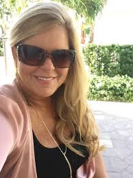 My husband thinks I'm a dork (he's not wrong), but I knew you guys would  like my new shirt! 😆