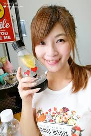 野餐派對好物【Sodastream Genesis White 氣泡水機】夢幻漸層氣泡飲自己也能做×經濟實惠又方便(加碼新款塗鴉寶特瓶)