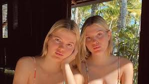 Victoria y Cristina, las hijas de Julio Iglesias se exhiben en bikini para  cerrar 2019