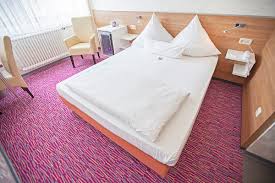 Yelp is a fun and easy way to find, recommend and talk about what's great and not so great in berlin and beyond. Hotel Am Bismarck Inhabergefuhrte 3 Sterne Hotel I