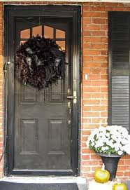 While anyone can enjoy the food, festivities, gifts, and gallons of booze that come with other holidays when you're ready to get inspired and give your home the makeover it deserves, here's 23 houses that are doing halloween decorations eerily proper. Halloween House Decorations Ideas Diys 2020 The Art Of Doing Stuff