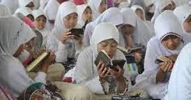 (16:125) (o prophet), call to the way of your lord with wisdom and goodly exhortation,122 and reason with them in the best manner possible.123 surely your lord. Tafsir Surat An Nahl Ayat 125 Metode Dakwah Islam