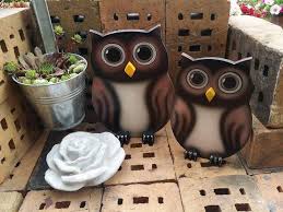 2 Eulen Aus Holz Deko Eulenpaar Emil Und Paula Eulen Aus Holz Basteln Mit Holz Bastelarbeiten
