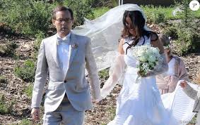 Mariage De Jean Luc Delarue Et Anissa Kehl A Belle Ile En Mer Le 12 Mai 2012 Le Couple S Est Marie Dans La Maison De Jean Luc A Sauzon Au Cours D Une Ceremonie Purepeople
