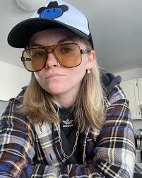 are we all being good little Swifties and wearing flannel this week to  celebrate the 10 minute version of All Too Well?