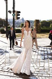 Ich freue mich auf sie! Katy Corso Brautmoden Brautkleider Hochzeitskleider Abendkleider Balayi