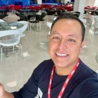 1400+ perfiles de «Dennis To»