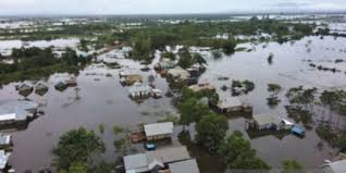 Sampai dah guna boat bomba. Hujan 1 5 Jam Permukiman Di Bukit Pinang Samarinda Diterjang Banjir Bandang Merdeka Com