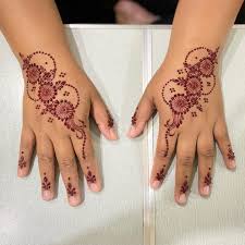 Inai atau henna biasanya digunakan untuk mewarnai bagian tangan dan juga kuku. 50 Best Corak Inai Simple Henna Simple Inai Tangan