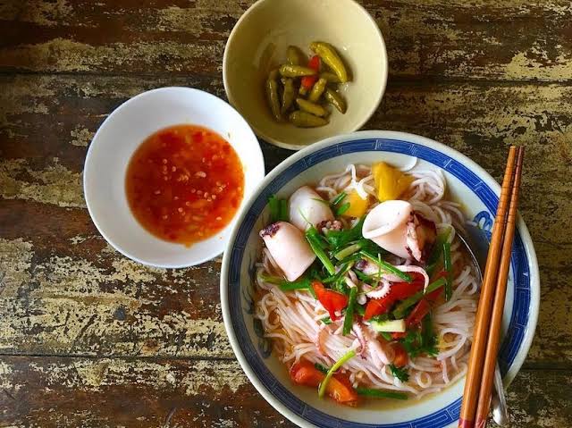 Bún mực Phú Yên – Đặc sản ngon trứ danh được lòng mọi du khách – VinWonders