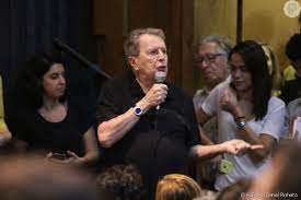 Temos 56 horas de material jamais visto dos beatles, e. O Diretor Daniel Filho Protesta Contra O Fim Do Drt Para Profissionais Das Artes No Teatro Xp No Joquei Zona Sul Do Rio De Janeiro Na Noite Desta Segunda Fe Purepeople