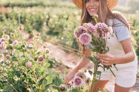 This Flower Farm Will Make You Want To Become A Flower Farmer Julia Berolzheimer Flower Farm Flower Farmer Flowers