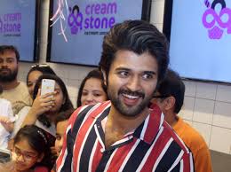 See Pictures Vijay Deverakonda Celebrates Birthday With Fans Distributes Ice Cream Entertainment For the promotions of nota movie, vijay devarakonda wore a blue denim kurta from his label rowdy paired with white pants. vijay deverakonda celebrates birthday