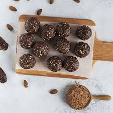 Boules D Energie Au Cacao Cru Et Amandes Boules Energie Boule Chocolat Cacao Cru