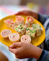 Un Aperitif Froid Facile Et Rapide A Realiser Trois Galettes Fourrees Au Poulet A La Tomate Et Au Jambon Zakouski Facile Recette Wrap Recette Buffet Froid