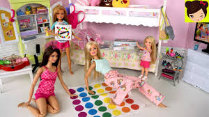Hemos recopilado lo mejor de los juegos de barbie para ti. Barbie Rutina De Noche Pijamada De Hermanas Habitacion Con Literas De Munecas Youtube