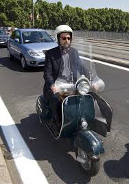 La sua mitica vespa, quella che lo ha sempre accompagnato ed è stata la vera protagonista di tanti film, lo ha in qualche modo tradito e per nanni moretti, le scorse ore non sono state piacevoli. Roma Nanni Moretti Investito Da Un Auto Lettera43
