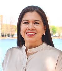 Veronica Mansfield's Instagram, Twitter & Facebook