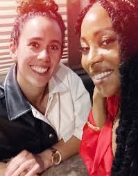 Lorena Cabral's Instagram, Twitter & Facebook