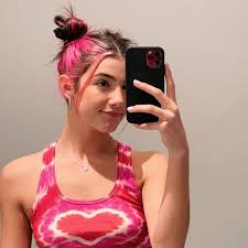 The high schooler and competitive dancer gained almost a tik toker who got famous in less than a few weeks. Charli D Amelio Reaches Record 100m Followers On Tiktok Paper