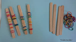 Comment faire un bracelet avec des bâtonnets de glace. Idees De Jeux Avec Des Elastiques Et Des Batons De Glace A Dada Et Au Dodo