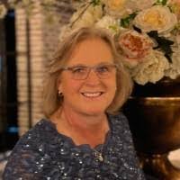 Gena Marshall's Instagram, Twitter & Facebook