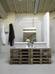 Die badewanne ist links in der nische direkt unter dem fenster eingebaut, durch eine tür erreicht man die toilette. Wohnideen Einrichten Offenes Badezimmer Im Dachgeschoss