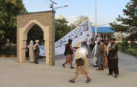 The taliban fly their flag in kunduz as exhausted afghan troops regroup. Czf6spuwo 8mgm