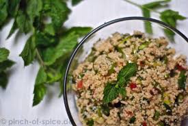 Couscous mit minzöl und essig verrühren. Tabouleh Couscoussalat Mit Petersilie Und Minze Pinch Of Spice
