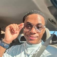 Kristian Wright's Instagram, Twitter & Facebook