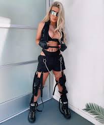 Hello, welcome to instaloverz, today we are here to talk about coachella outfits ideas. Tana Mongeau S 2019 Coachella Outfit Was The Most Googled Female Celebrity Look