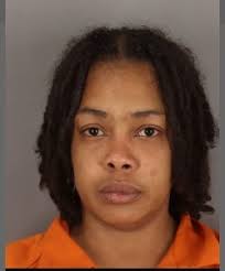 Chloe Gomez connects