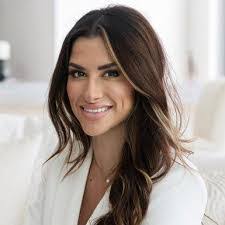 Lauren Carey's Instagram, Twitter & Facebook