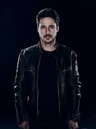 Peter Gadiot In Queen Of The South Season 2 9 Queen Of The South Valdez Queen